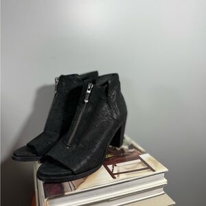 Eileen Fisher Size 9 1/2 Black Zippered Ankle Boots